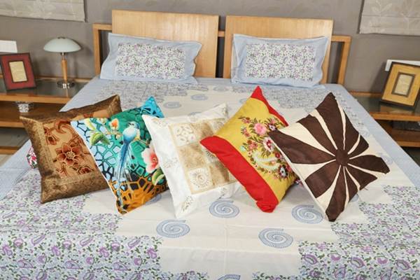 How Patterned Cushion Covers Can Add A Drama To Your Room 3